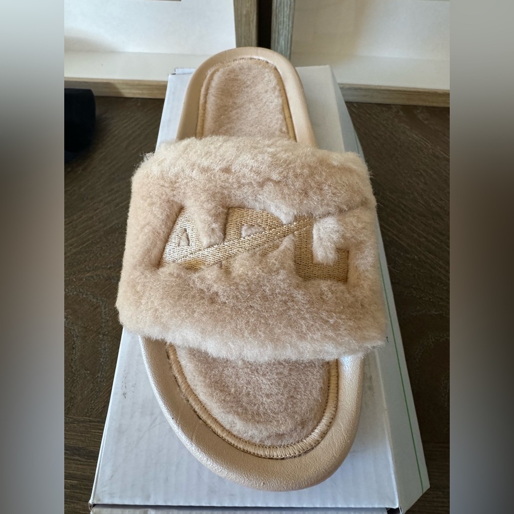 APL:  Women's Shearling Slides in the color Champagne. SZ 6. NIB